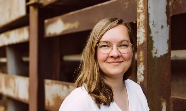 Porträtfoto von Dr. Sarah Hildebrandt