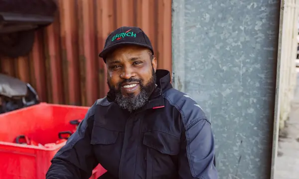 Porträtfoto von Festus David