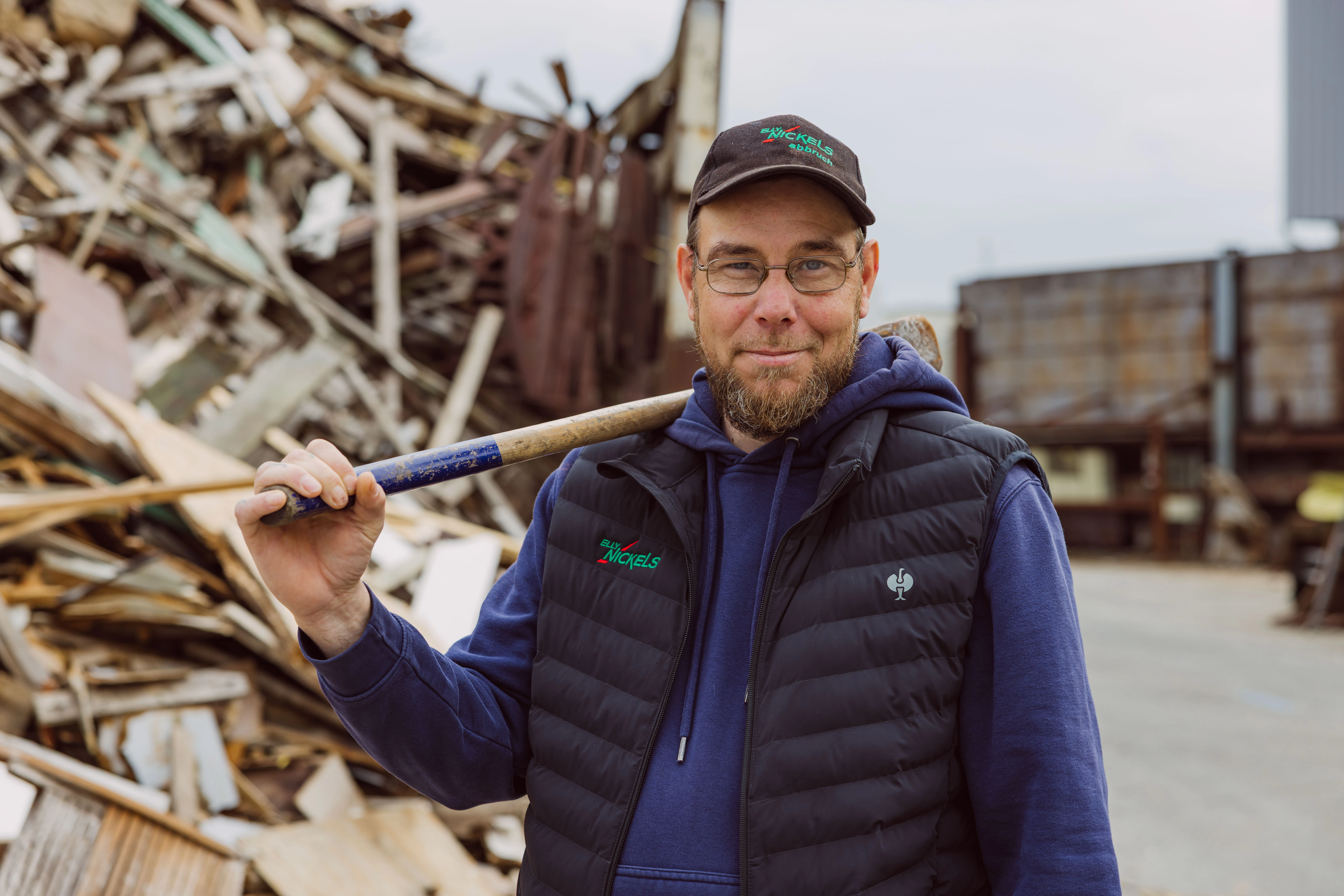 Angestellter von Elly Nickels auf dem Werkhof
